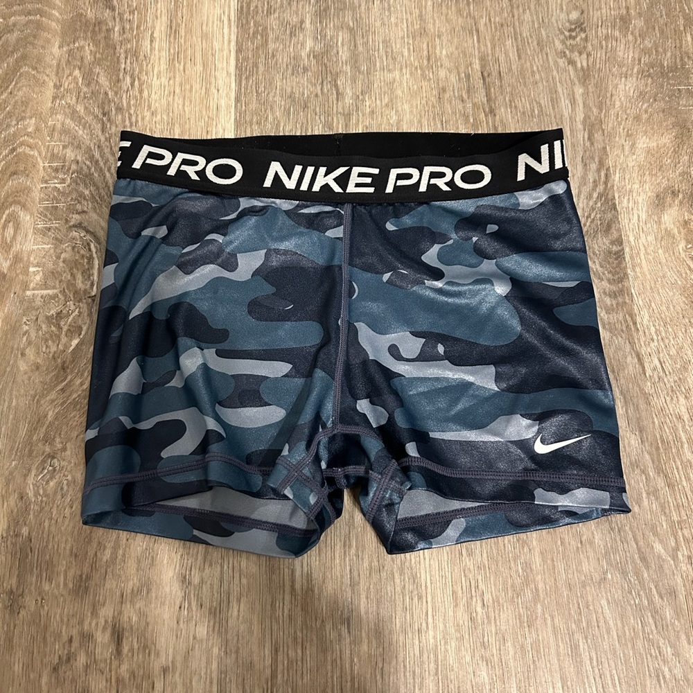NWOT Nike Pro blue camo athletic shorts size medium